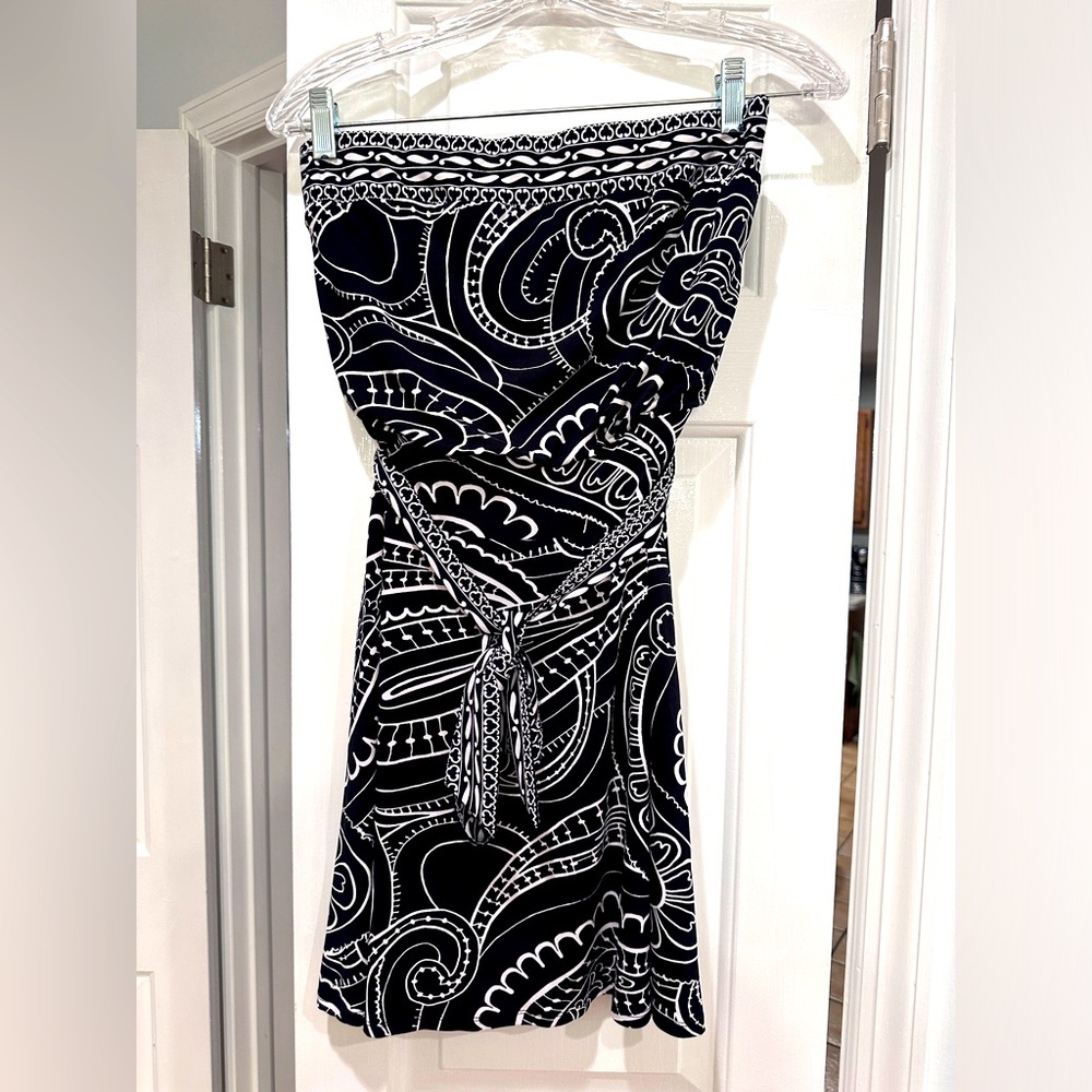 White House black market black strapless dress size can